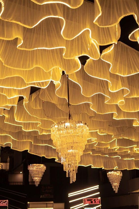 The unique S-shaped wave design Wedding Ceiling adds a touch of elegance and romance to the wedding stage. Creating a dreamy and romantic atmosphere.