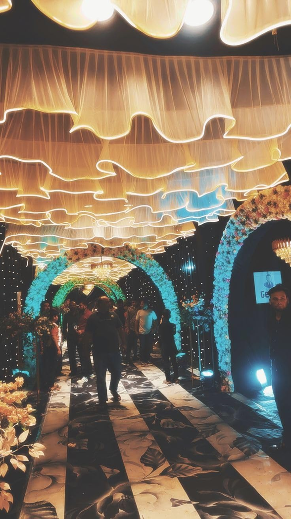 The unique S-shaped wave design Wedding Ceiling adds a touch of elegance and romance to the wedding stage. Creating a dreamy and romantic atmosphere.