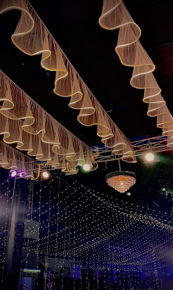The unique S-shaped wave design Wedding Ceiling adds a touch of elegance and romance to the wedding stage. Creating a dreamy and romantic atmosphere.